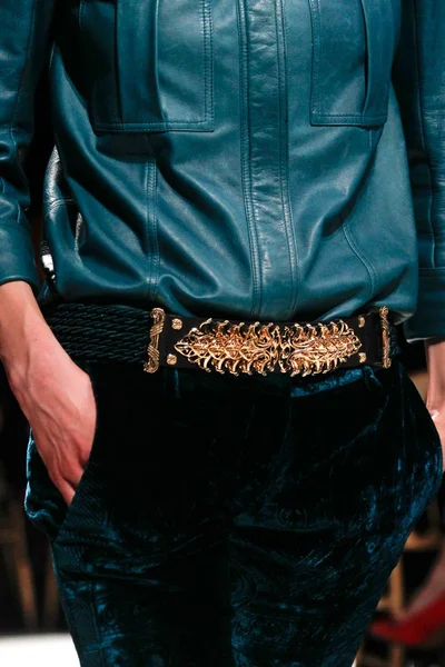 Look 11